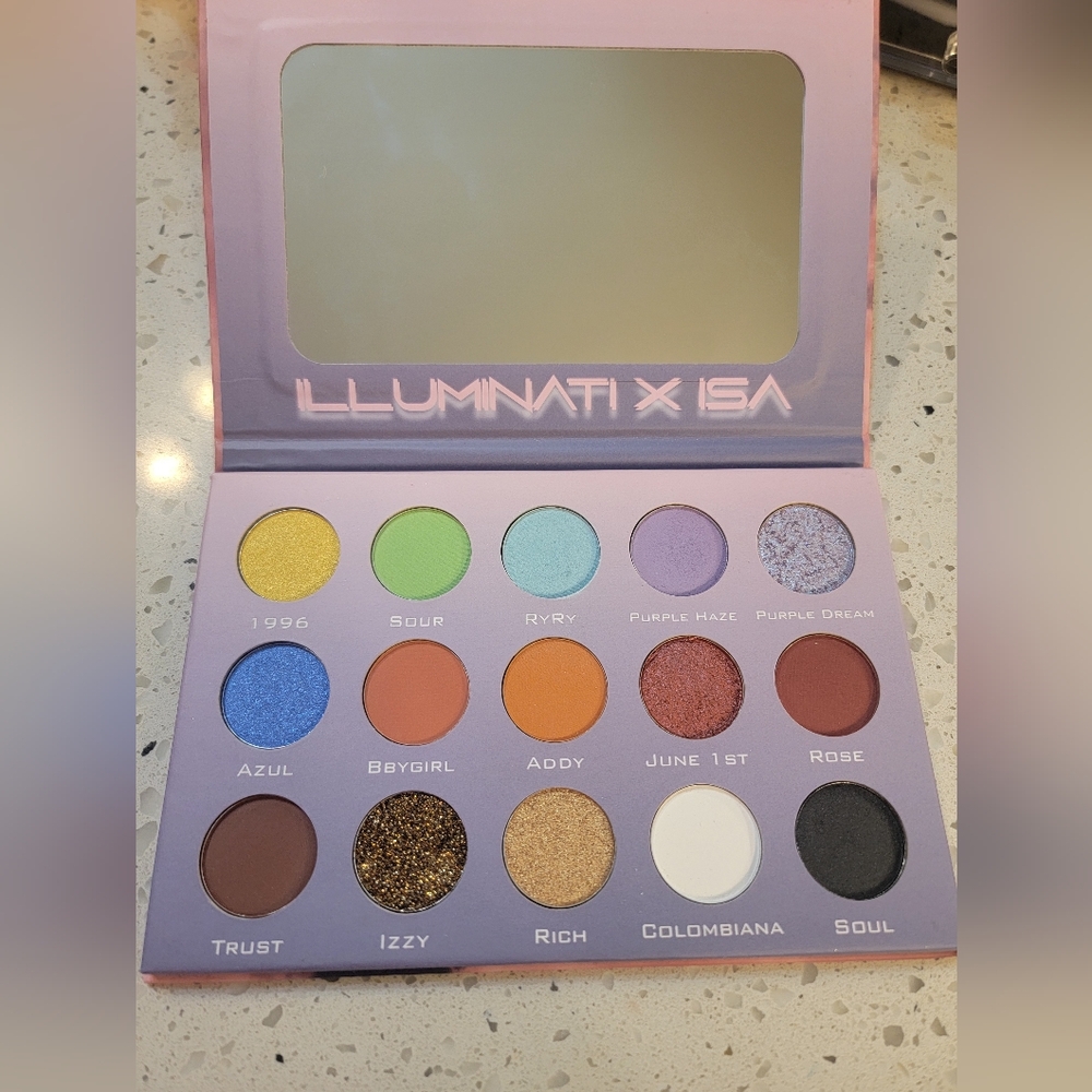 Illuminati x Isa Makeup Eyeshadow Palette - Picture 2 of 4